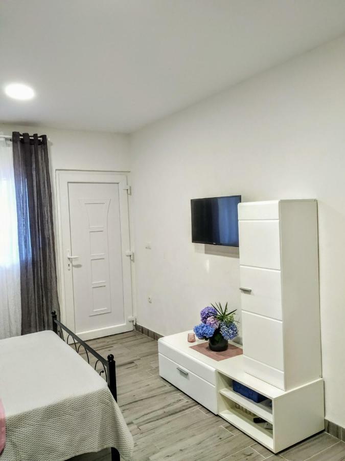 Studio Apartman Violeta II - 50M From The Beach Trogir Exterior photo